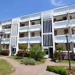 Comfy Flat With Shared Swimming Pool شقة