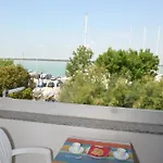 Comfy Flat With Shared Swimming Pool شقة *