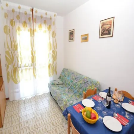 Comfy Flat With Shared Swimming Pool