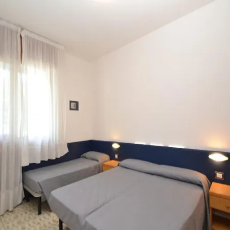 Comfy Flat With Shared Swimming Pool *
