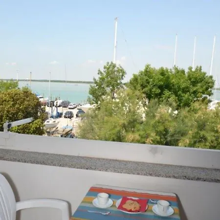 Comfy Flat With Shared Swimming Pool شقة *